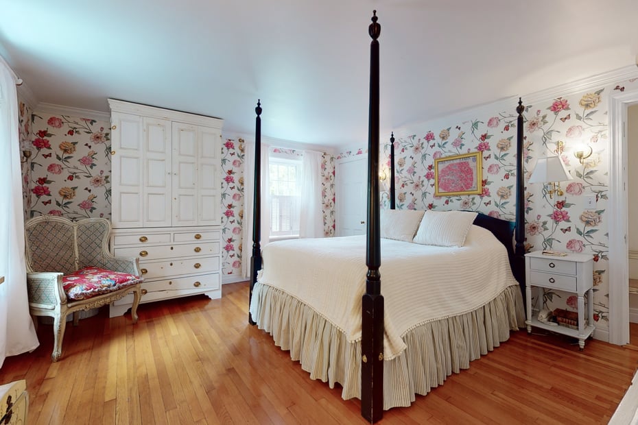 126 King Street West Photo 43
