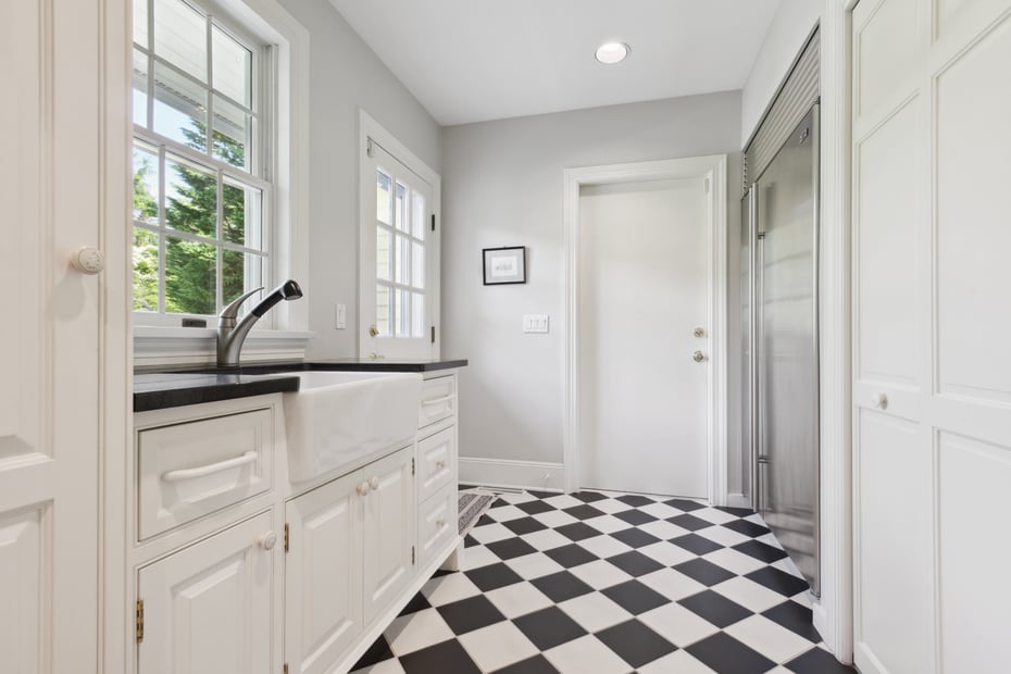 16 Montauk Avenue Photo 7
