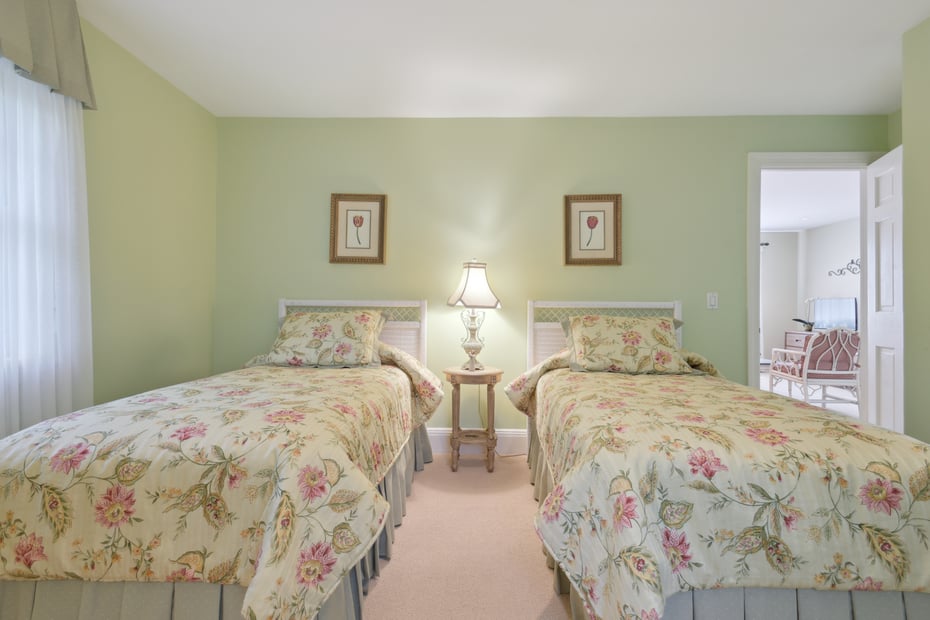 16 Montauk Avenue Photo 32