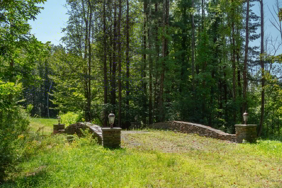 286 Lee Rd Photo 4