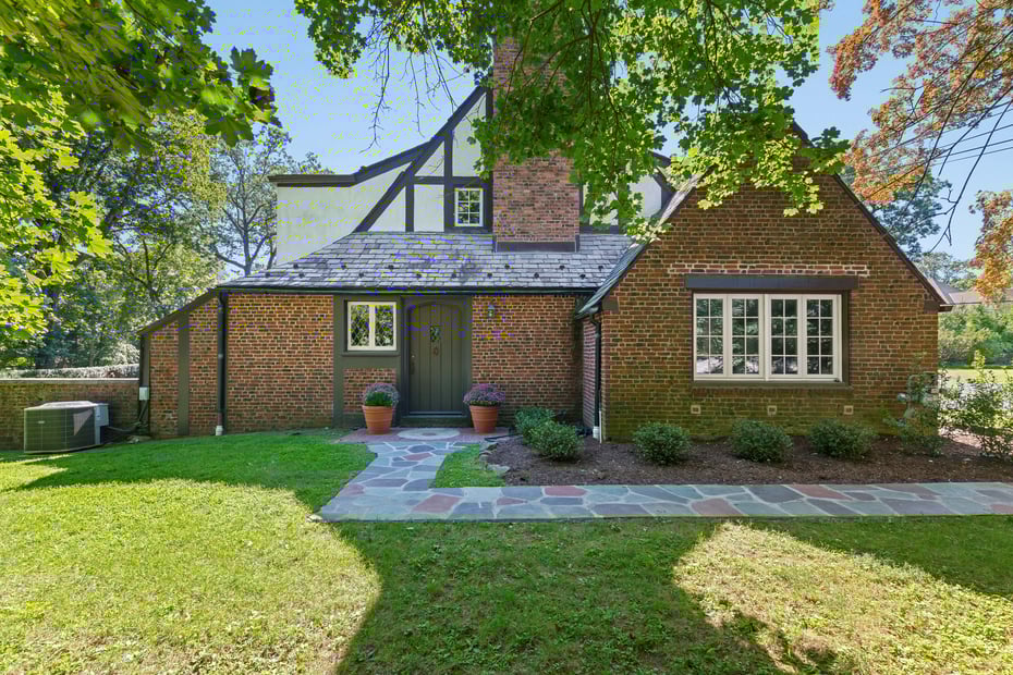 2 Stratford Road Photo 1