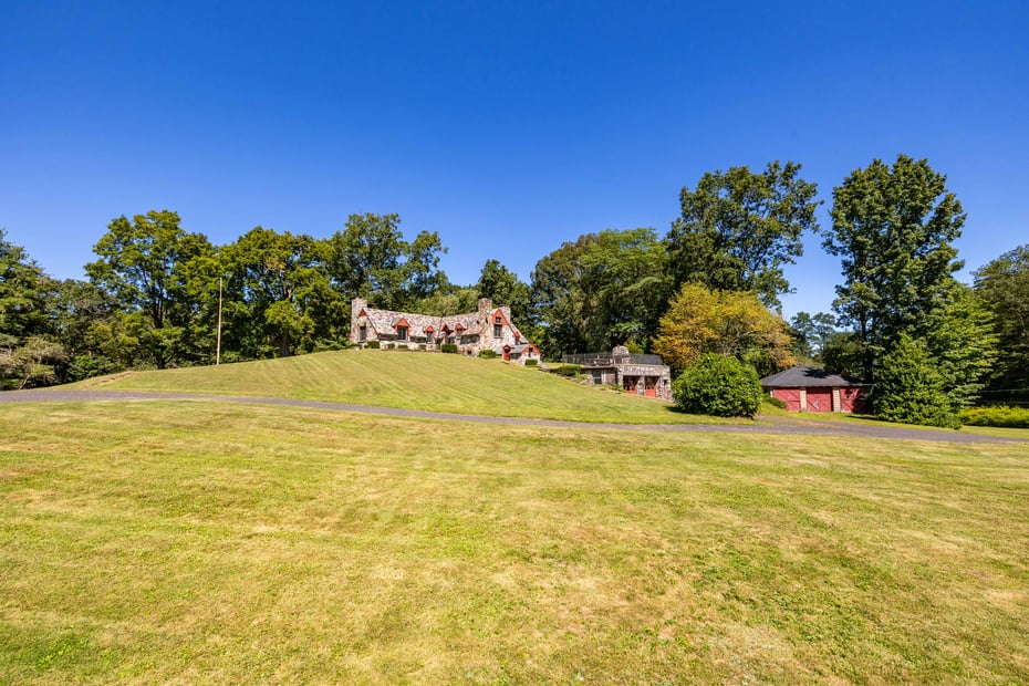 366 Litchfield Road Photo 2