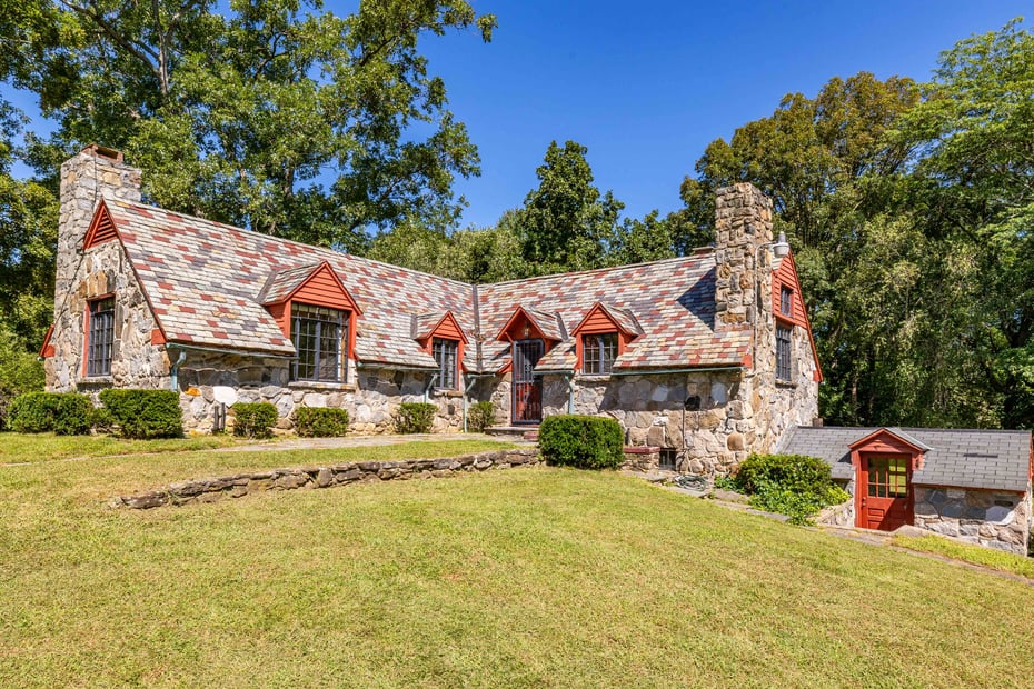 366 Litchfield Road Photo 1