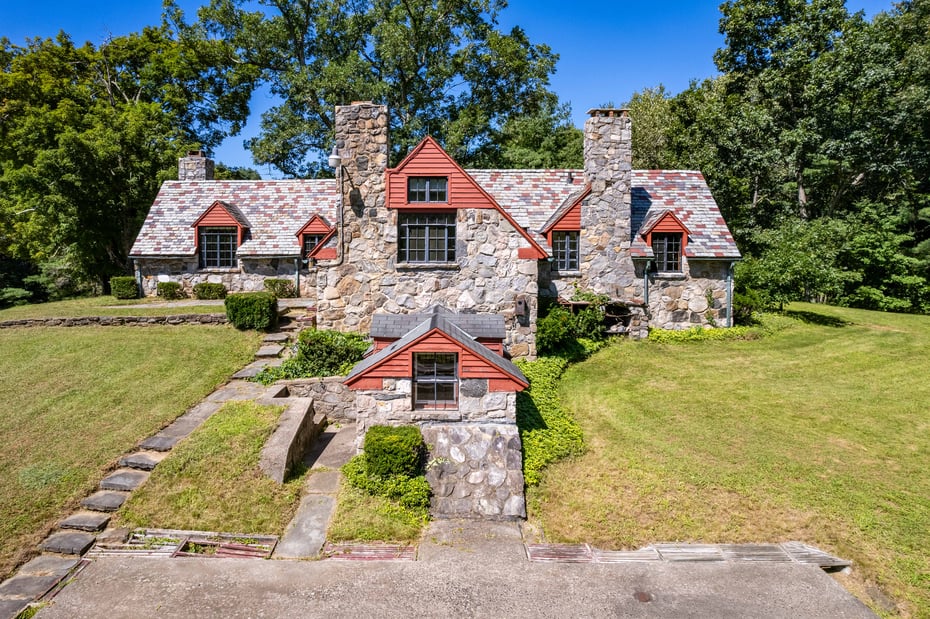 366 Litchfield Road Photo 3