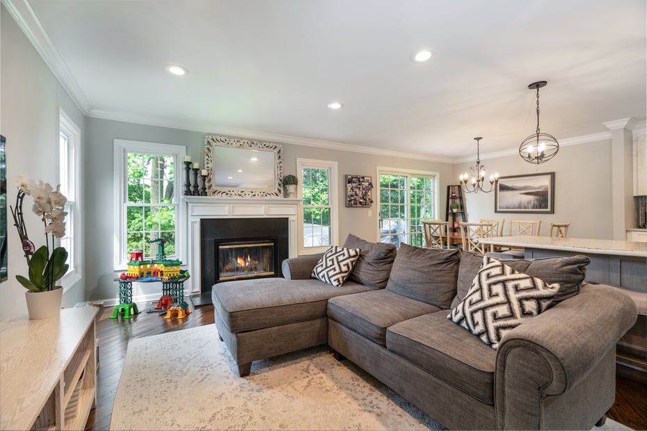 1402 Regent Drive Photo 1