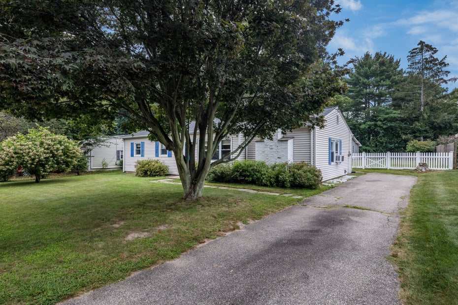 12 Park Drive Photo 3