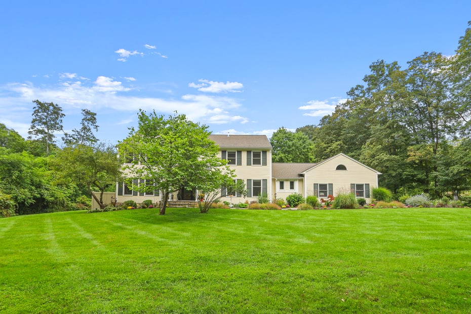 580 Ridgebury Road Photo 2
