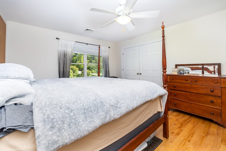 9 Canterbury Court Photo 32