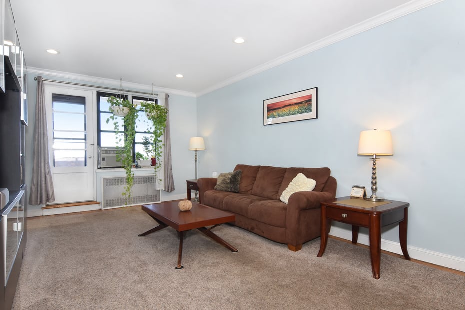 315 King Street #6G Photo 8