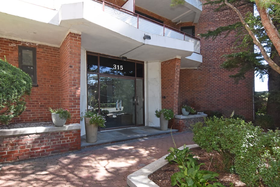 315 King Street #6G Photo 18