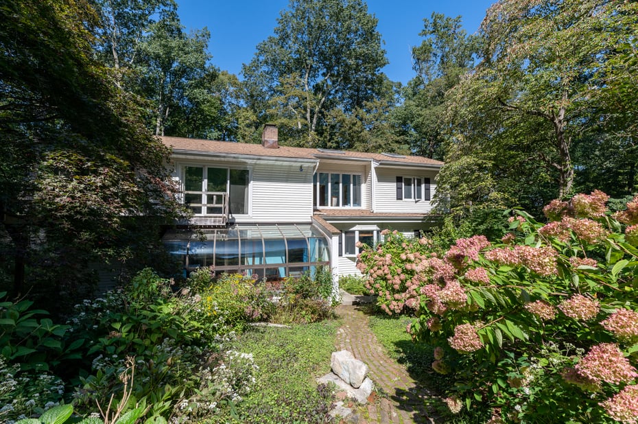 24 Twin Hills Road Photo 3