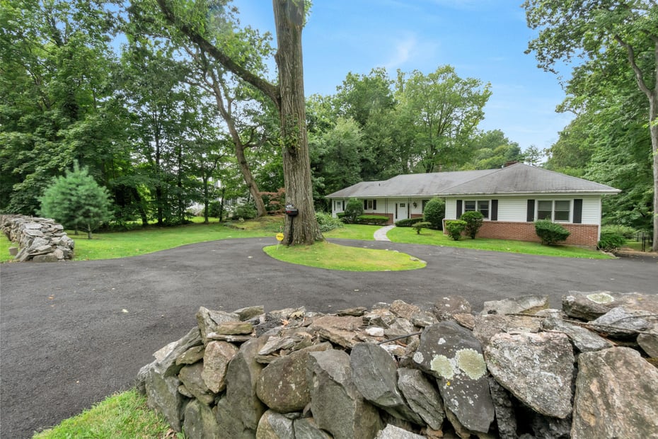 330 Wilmot Road Photo 3