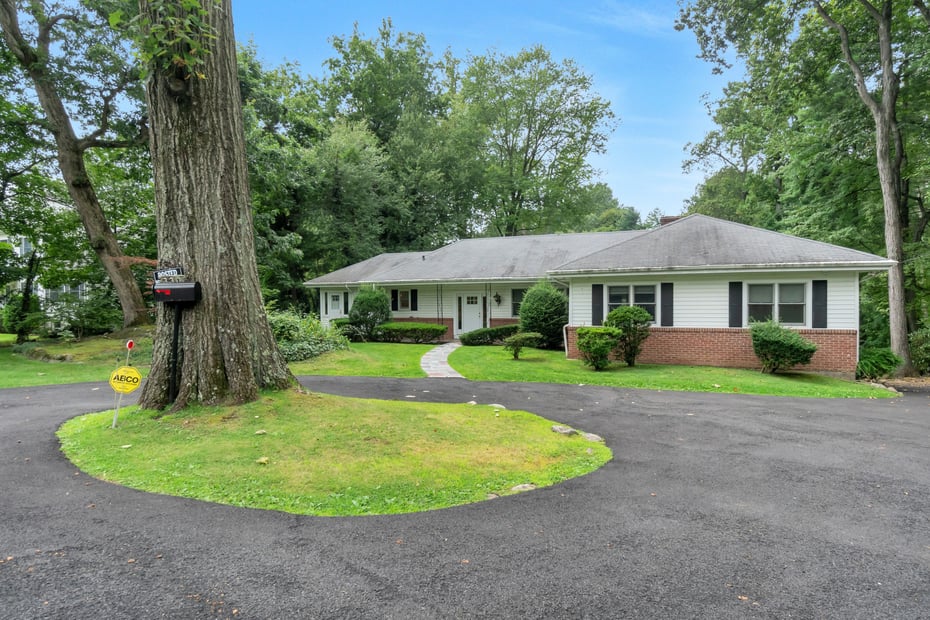 330 Wilmot Road Photo 4