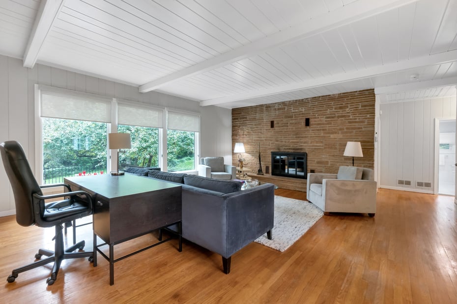 330 Wilmot Road Photo 6