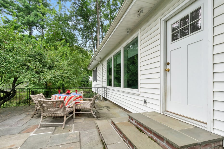330 Wilmot Road Photo 25
