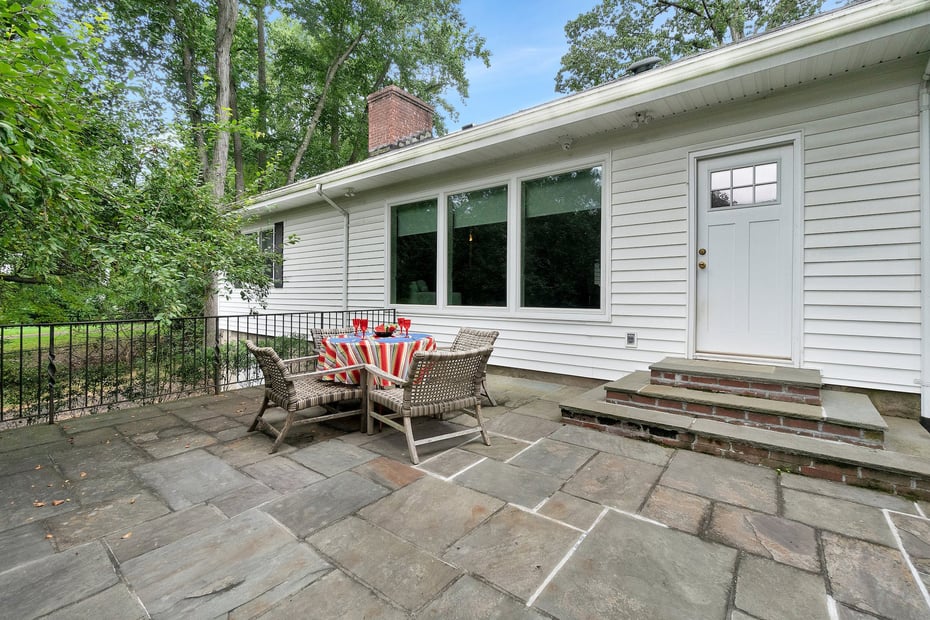 330 Wilmot Road Photo 26