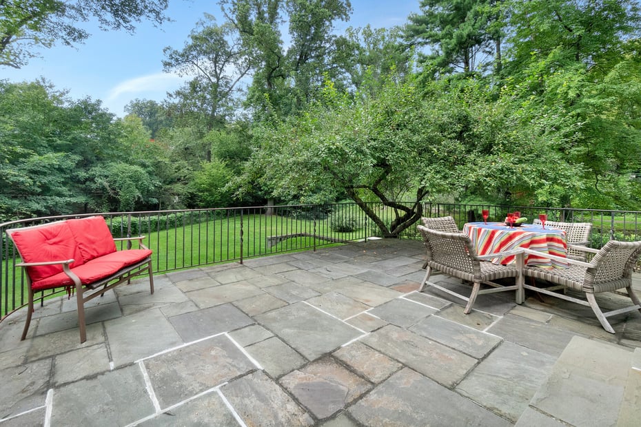 330 Wilmot Road Photo 28