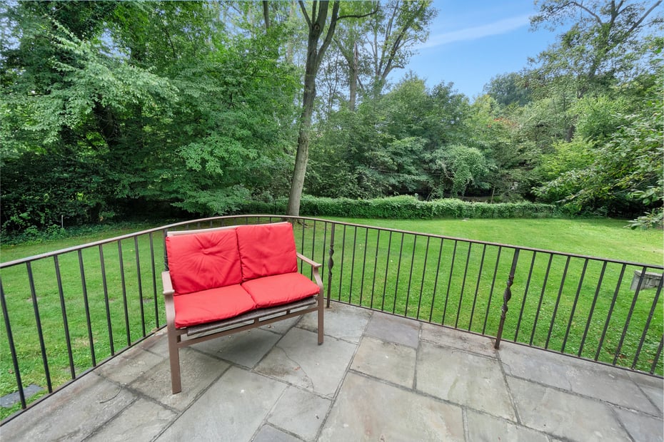 330 Wilmot Road Photo 29