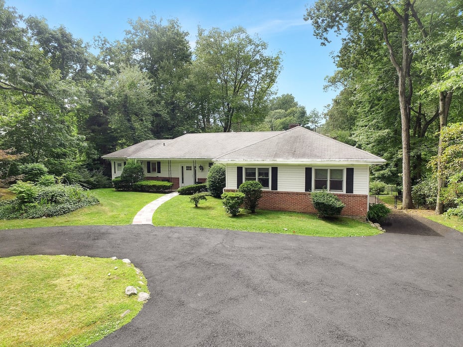 330 Wilmot Road Photo 35