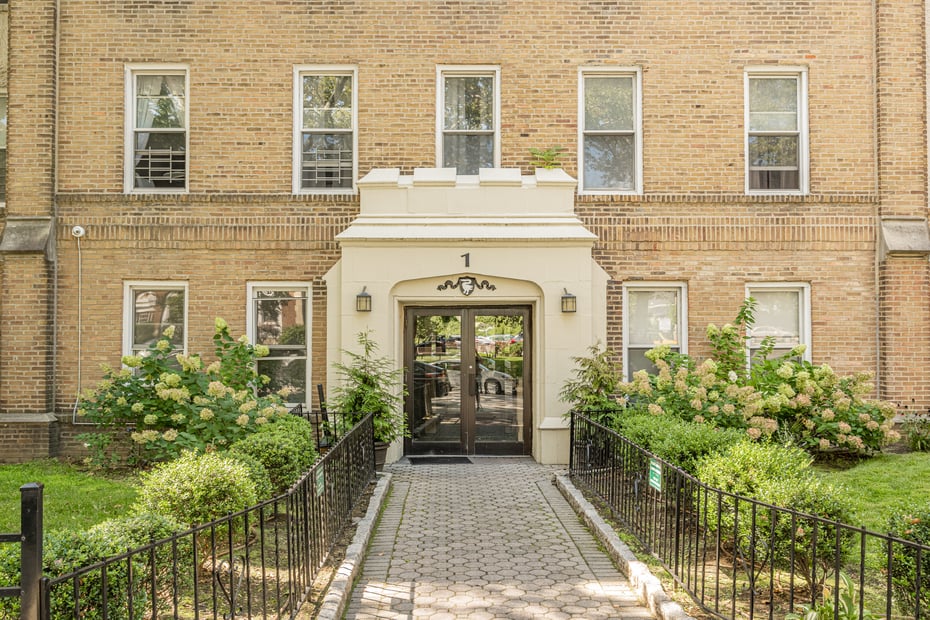 472 Gramatan Avenue #DD3 Photo 1