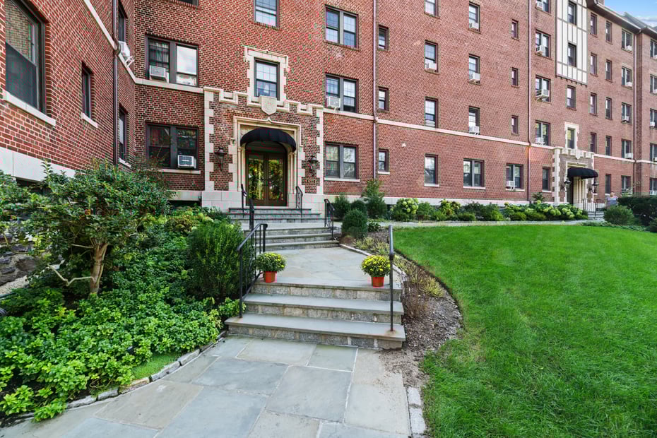 622 Pelhamdale Avenue #49 Photo 1