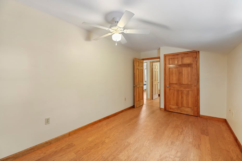 328 Benedict Rd Photo 32