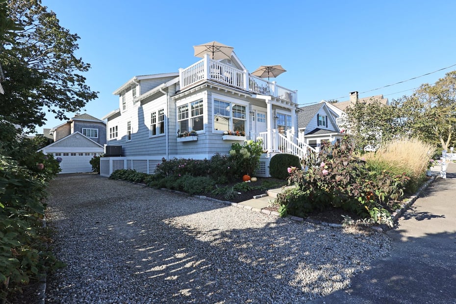 11 Danbury Avenue Photo 4