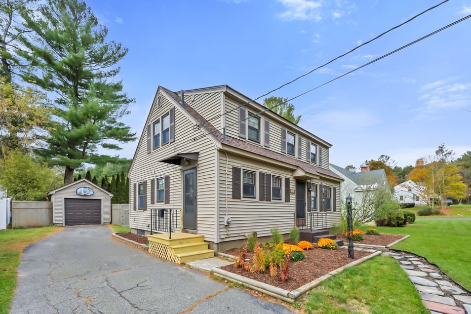 142 Jason St Photo 2