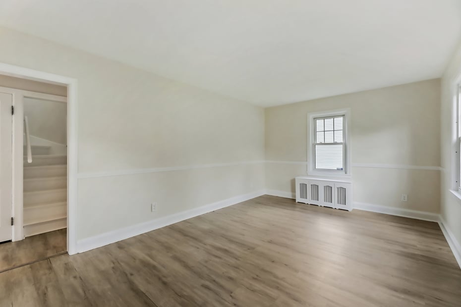 142 Jason St Photo 3