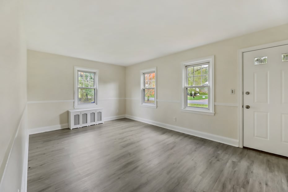 142 Jason St Photo 4