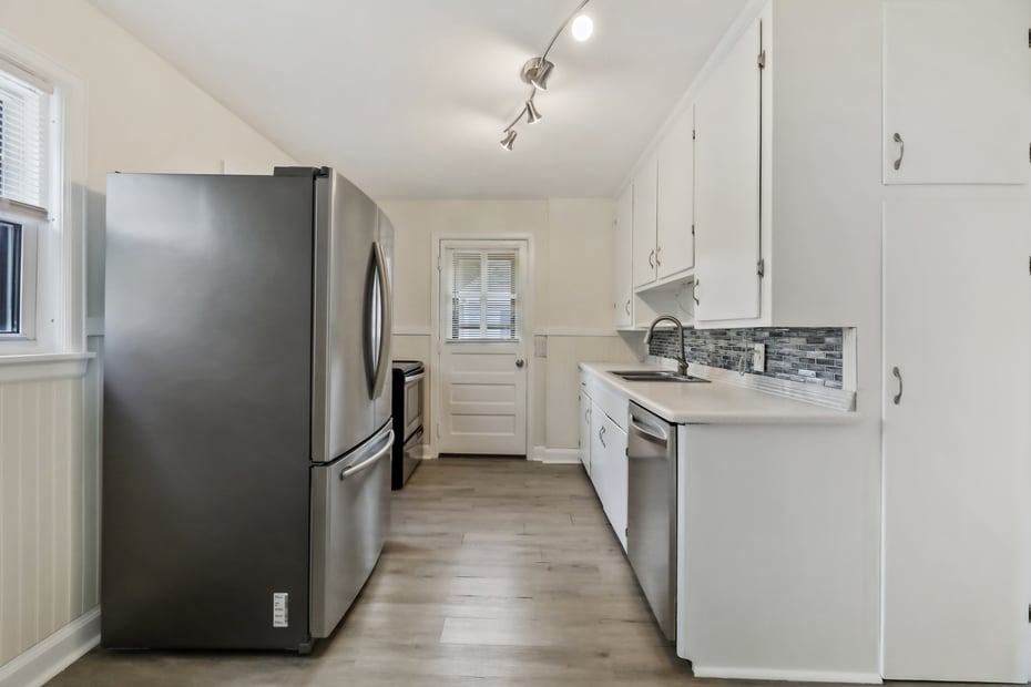 142 Jason St Photo 9