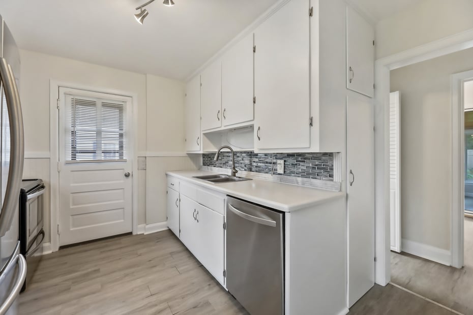142 Jason St Photo 10