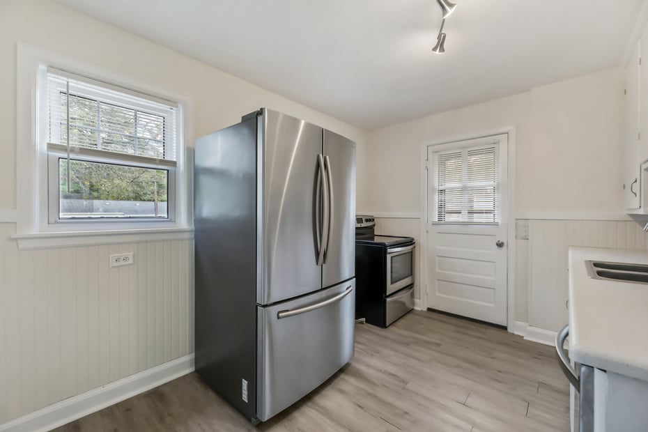 142 Jason St Photo 11