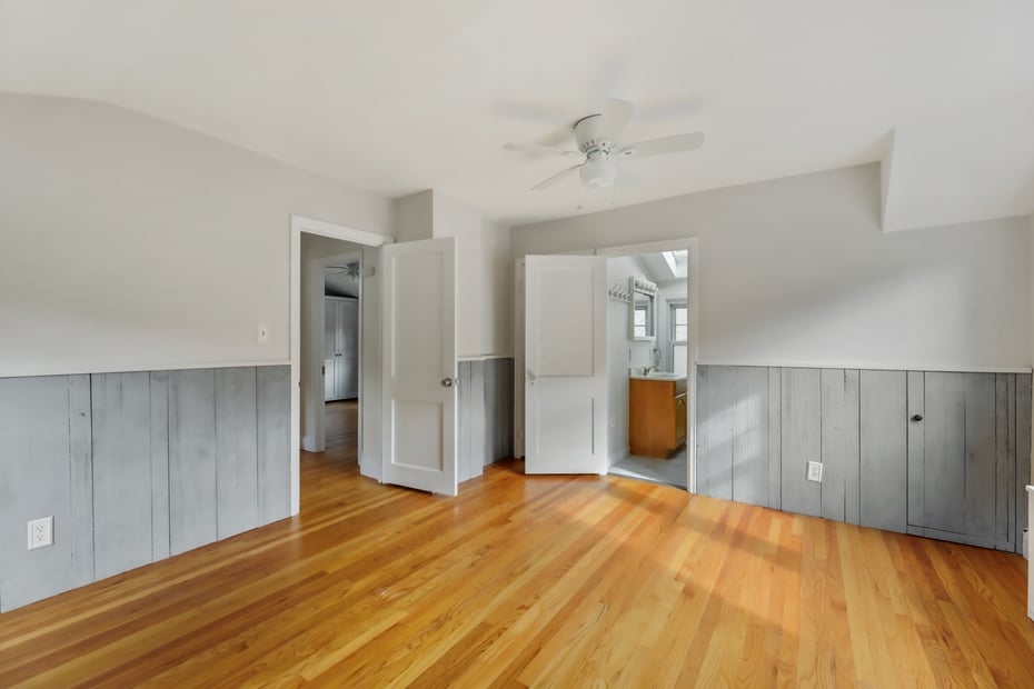 142 Jason St Photo 23