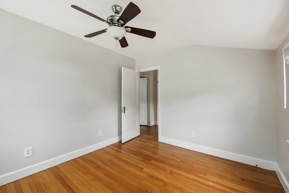 142 Jason St Photo 31