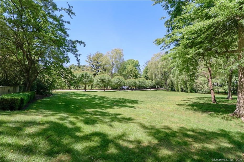 987 Pequot Avenue Photo 20