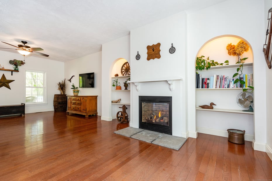 127 Massapeag Road Photo 10