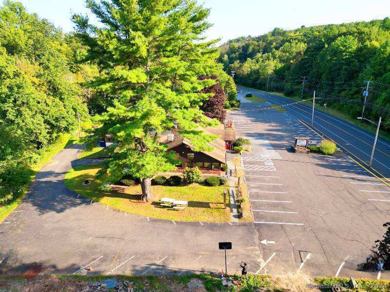 110 New Hartford Road Photo 3