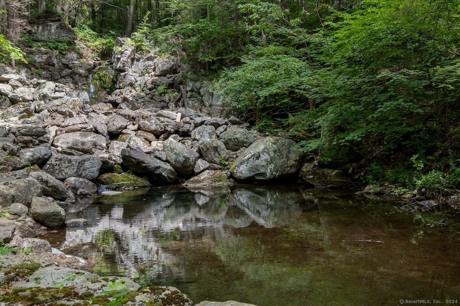 89 Under Mountain Road Photo 38