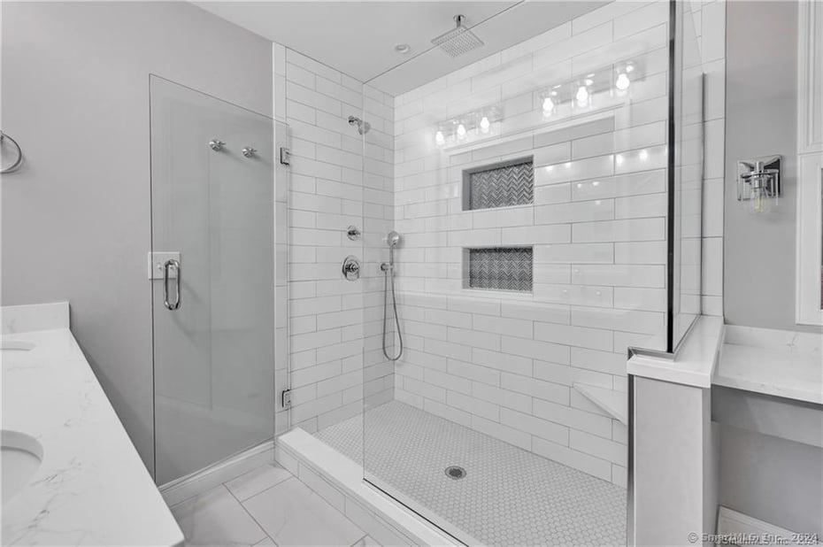 296 Garder Road Photo 9