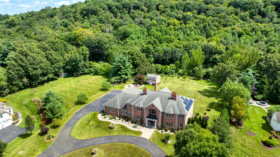 24 Hunting Ridge Drive Photo 3