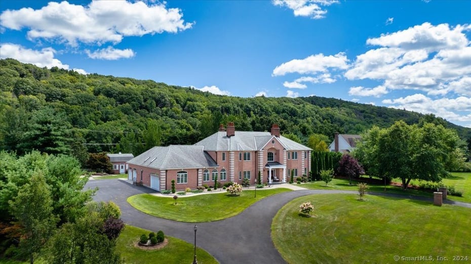 24 Hunting Ridge Drive Photo 4
