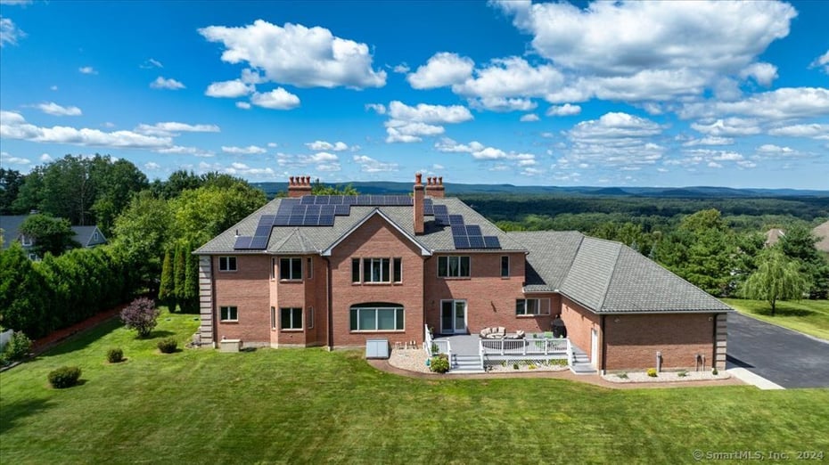 24 Hunting Ridge Drive Photo 5