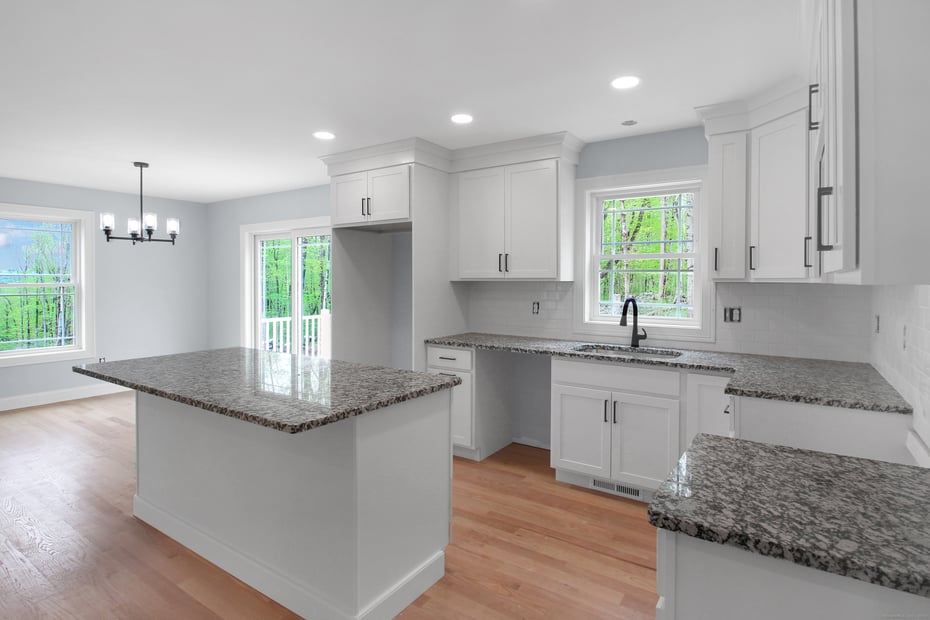629 Hartford Road Photo 3