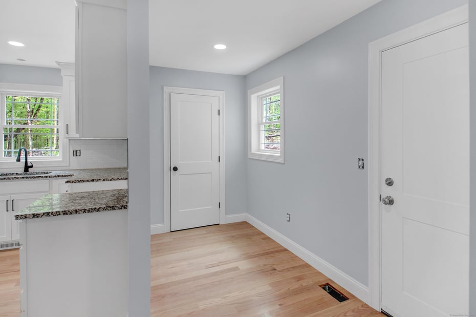 629 Hartford Road Photo 4