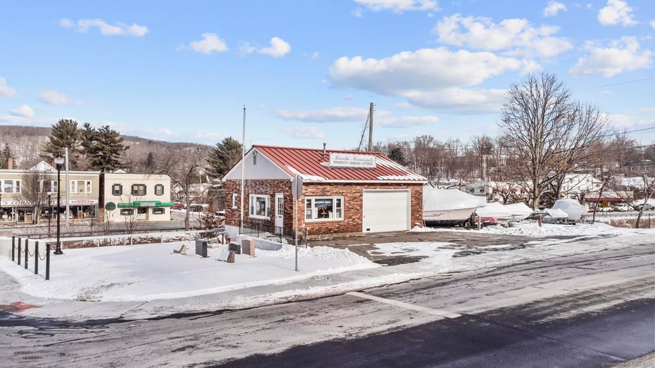 115 Willow Street Photo 3