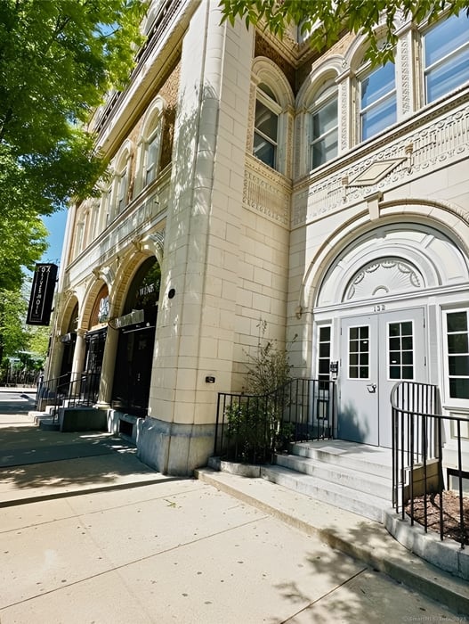 124 Temple Street Photo 3
