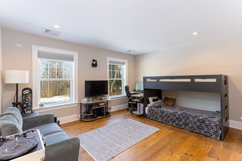 1400 James Farm Road Photo 11