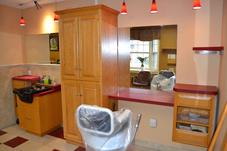 136 Hopmeadow Street Photo 10