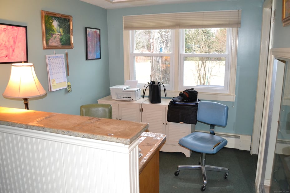 136 Hopmeadow Street Photo 16